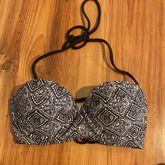 Bathing suits - Picture 2 of 7